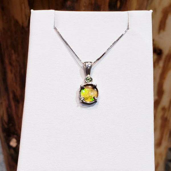 Petite Round Ammolite Silver Pendant 8mm With Peridot Pn.E20302 %product from Empire Ammolite