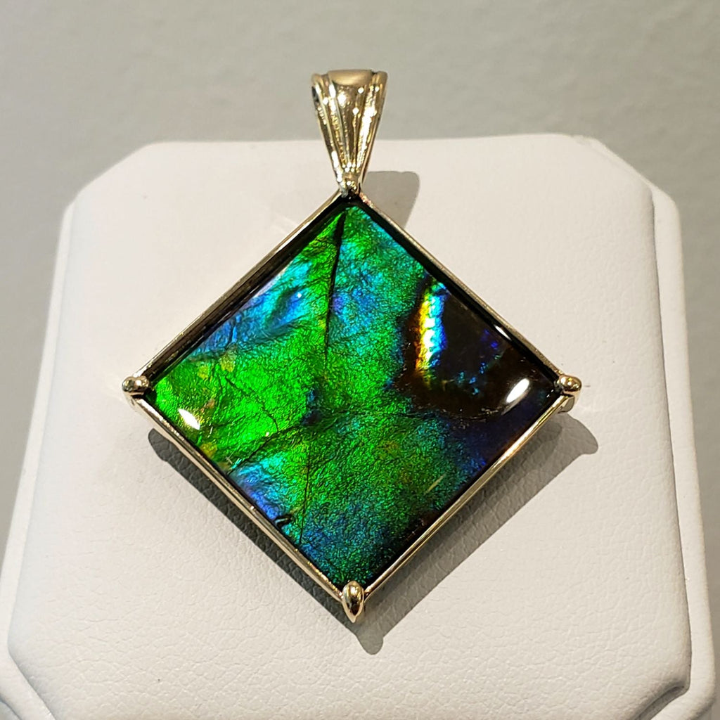 Why Ammolite Jewelry is an Excellent Purchase Choice
