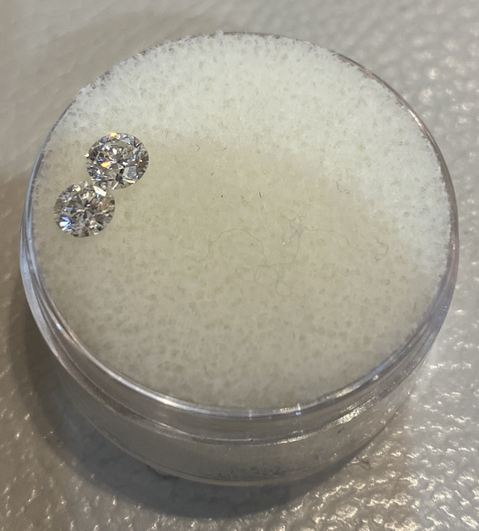 Diamond 4mm VS1 natural and genuine quality gemstone: E00bundle5