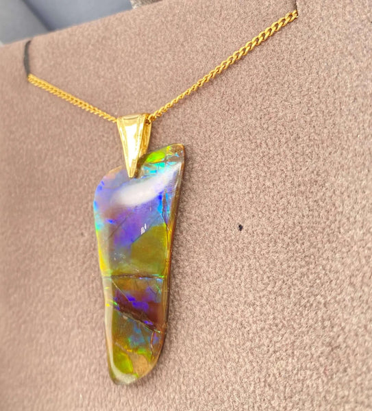 Ammolite Freeform Set in 18KYG Necklace Bail Right View PN E21482 