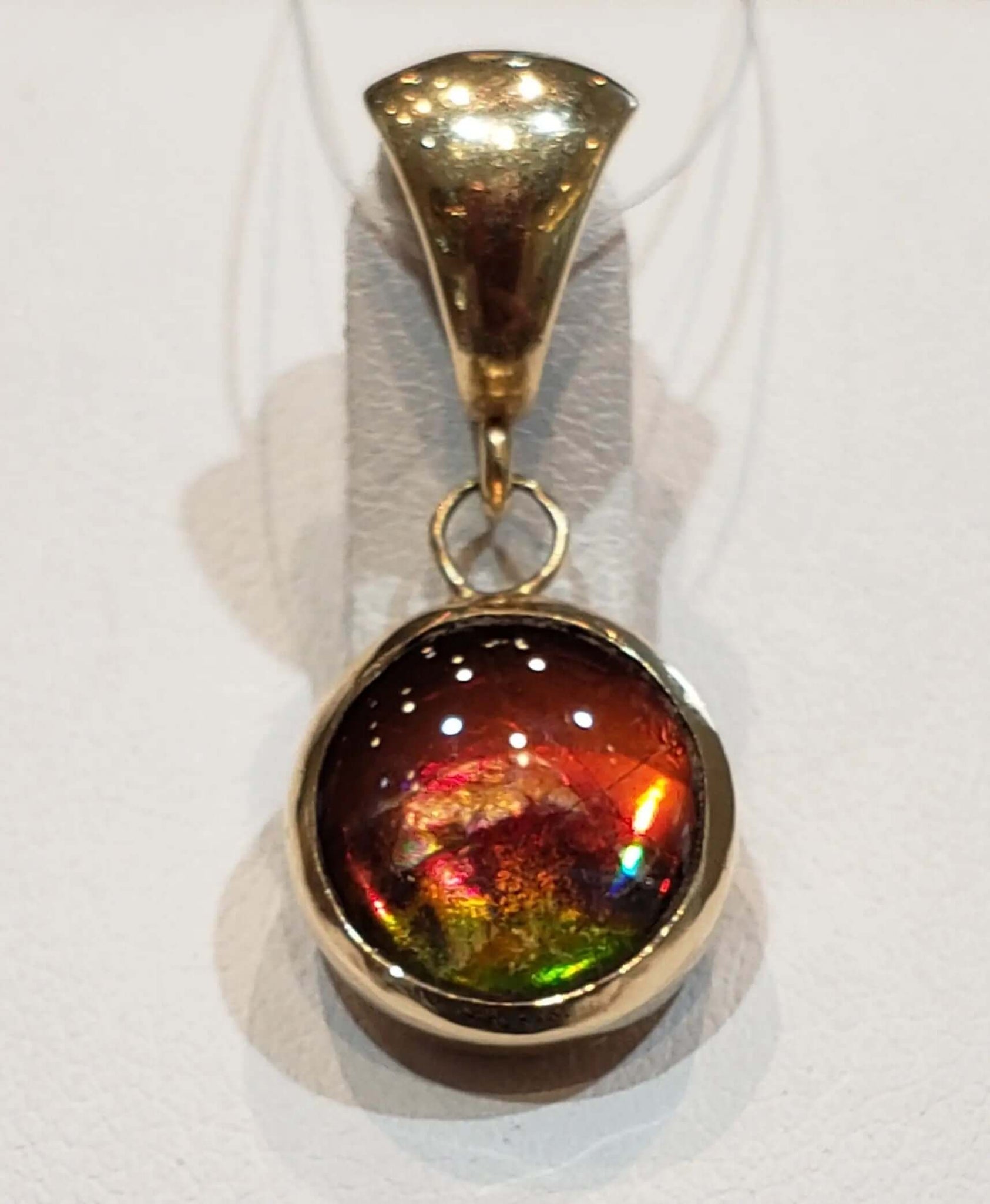 Ammolite Gold Pendant with 10mm Round Gemstone Pn: E13321 %product from Empire Ammolite