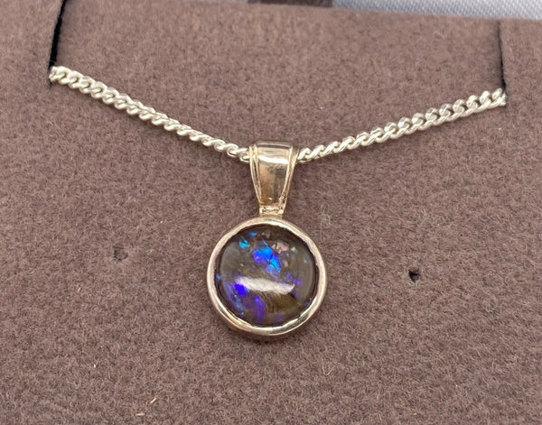 Ammolite Round Pendant Set in Sterling Silver Left View PN E00421S 