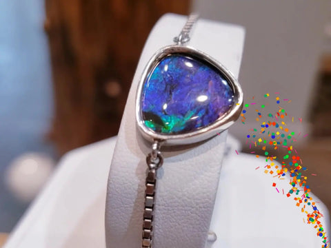 Ammolite Silver Bracelet with a 15mm Trillion Gemstone Pn: E21203 %product from Empire Ammolite