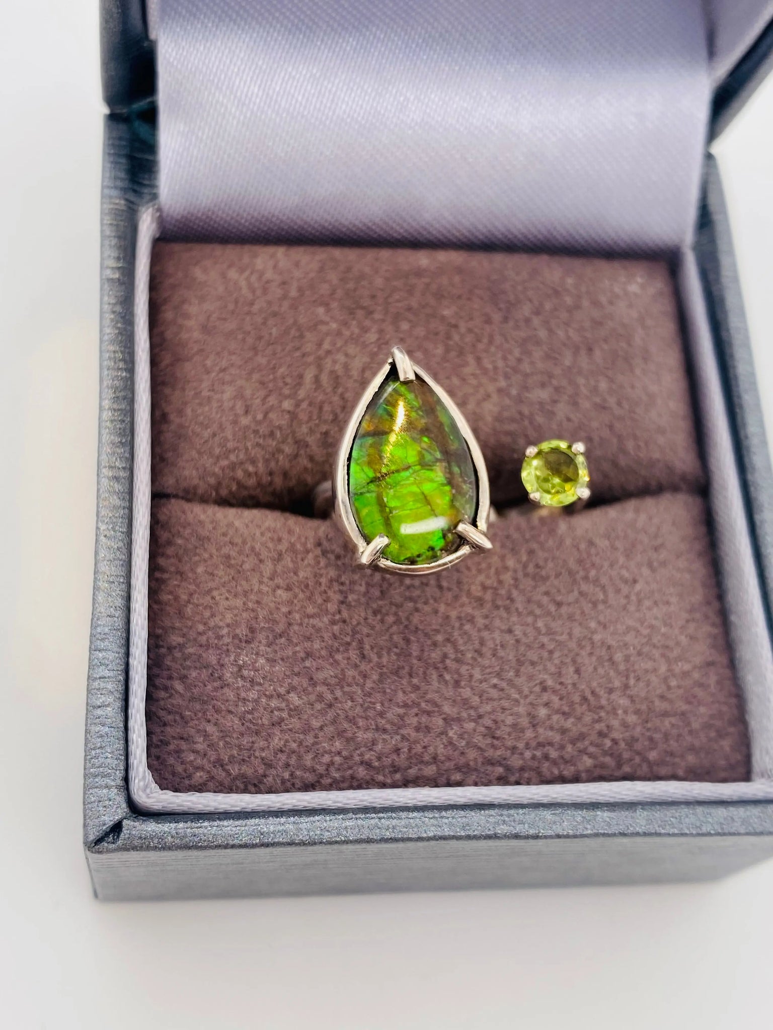 Ammolite Silver Split Ring with a Peridot Accent PN E20612 
