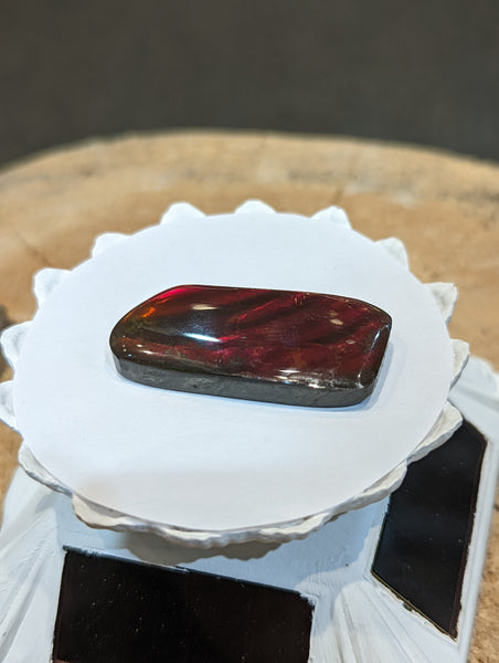 Art Piece that is 16x40mm with Red Colour PN: E170-20 %product from Empire Ammolite