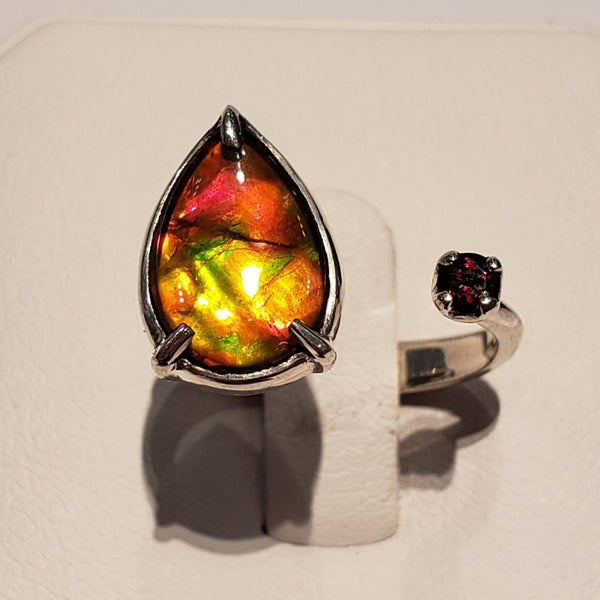 Ammolite Split Ring with a Garnet Accent set in Silver Pn: E20543 %product from Empire Ammolite